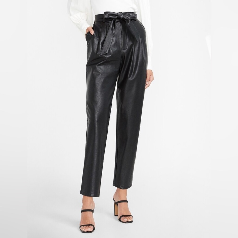 🔥Express Super High Waisted Faux Leather Belted Ankle Pant🔥  NWT